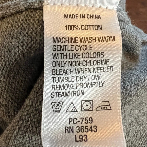 Vintage 2000s Izod Argyle V-Neck Knit Sweater | Small - Picture 4 of 4